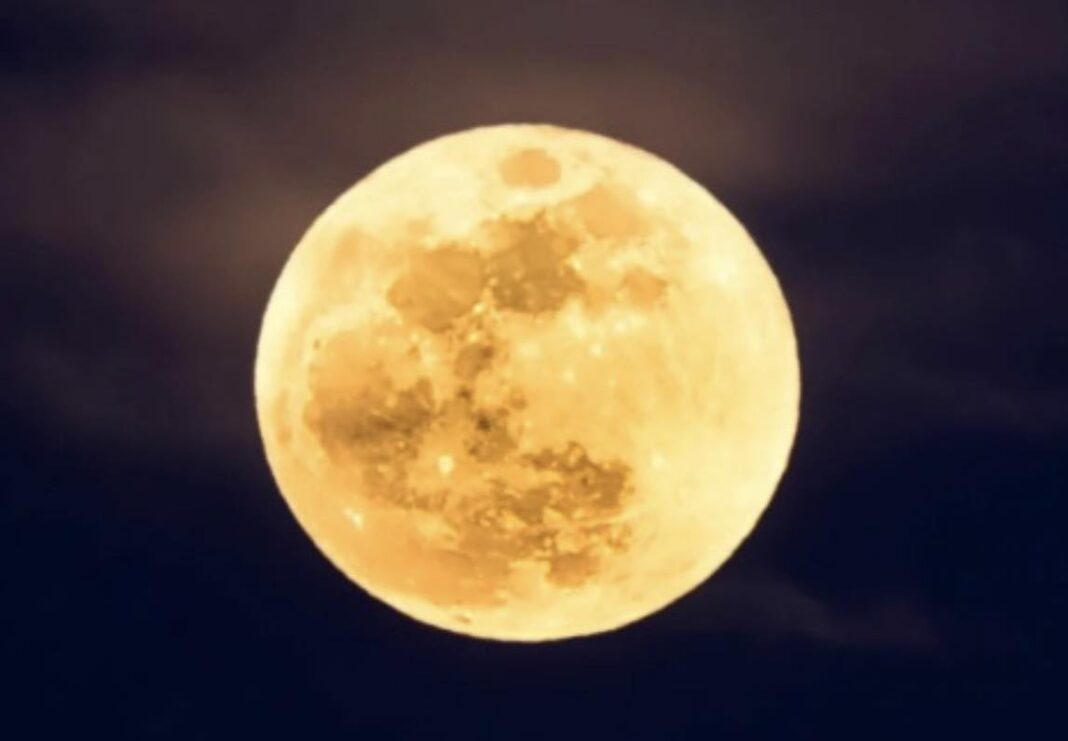 “Super Beaver Moon” буюу энэ жилийн хамгийн тод сар өнөөдөр оройны 21 цагт гарна