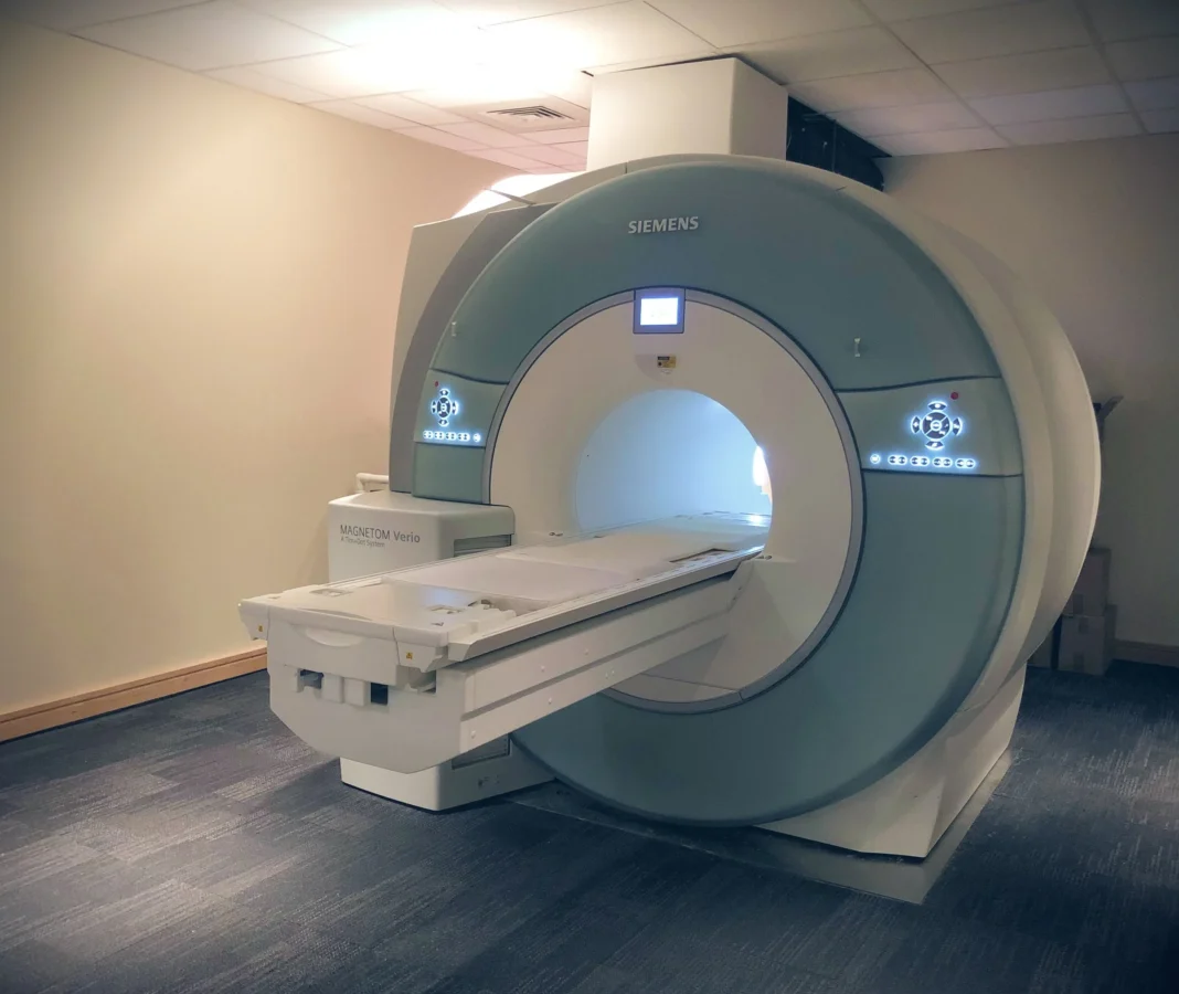 Сиднейн эмч нар анагаах ухаанд MRI технологийн шинэ дэвшлийг ашиглан хавдрыг зүсэх шаардлагагүйгээр аюулгүйгээр хөлдөөж устгаж байна