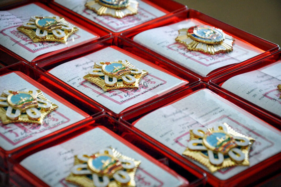 Төрийн одон, медалийг хууль бусаар худалдах, үйлдэх явдал нэмэгдэж байна
